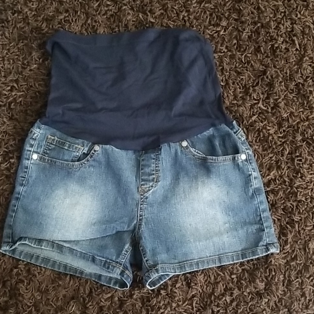 Maternity shorts